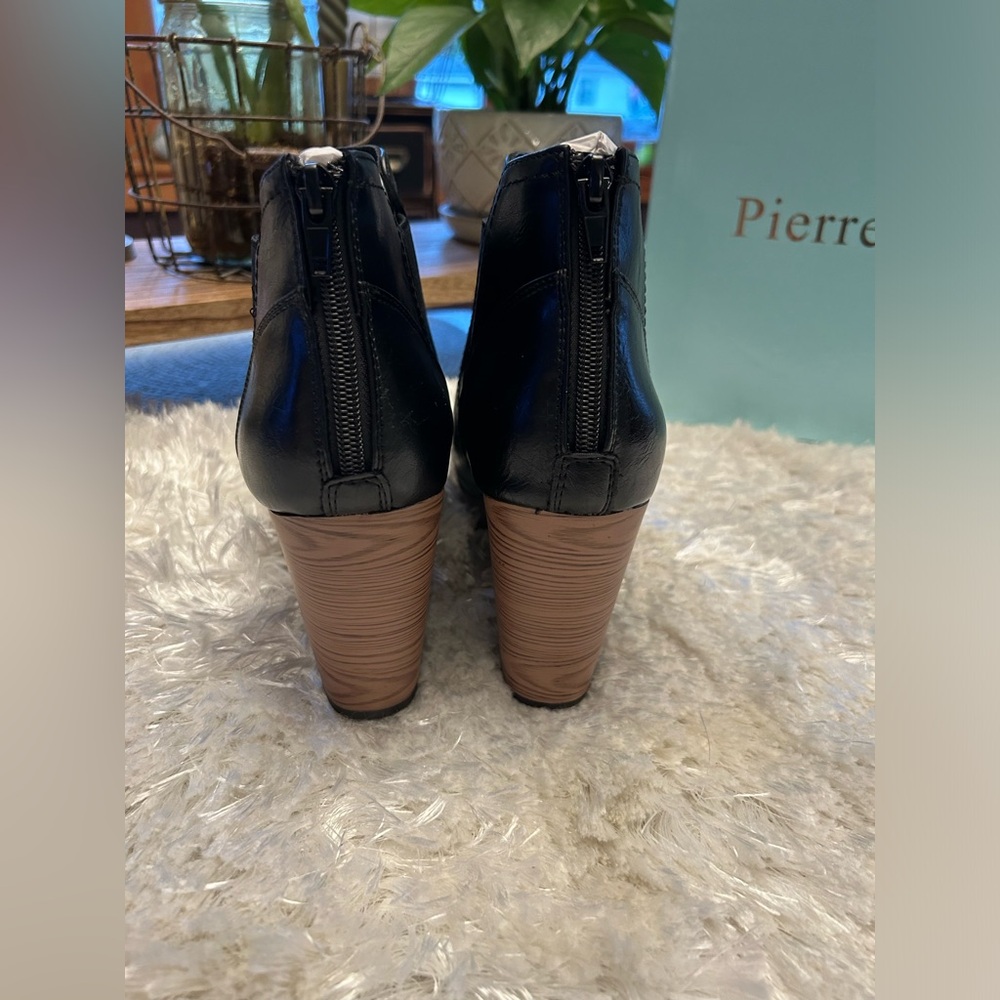 Beautiful “Pamela” Pierre Dumas booties in black. Size 7. New with box. - Picture 3 of 7